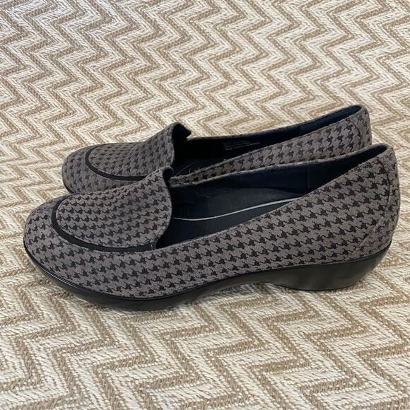 Dansko Debra Houndstooth Grey Suede Loafers - Picture 3 of 8